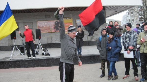 У Луцьку памʼять Шухевича вшанували пробігом. ФОТО